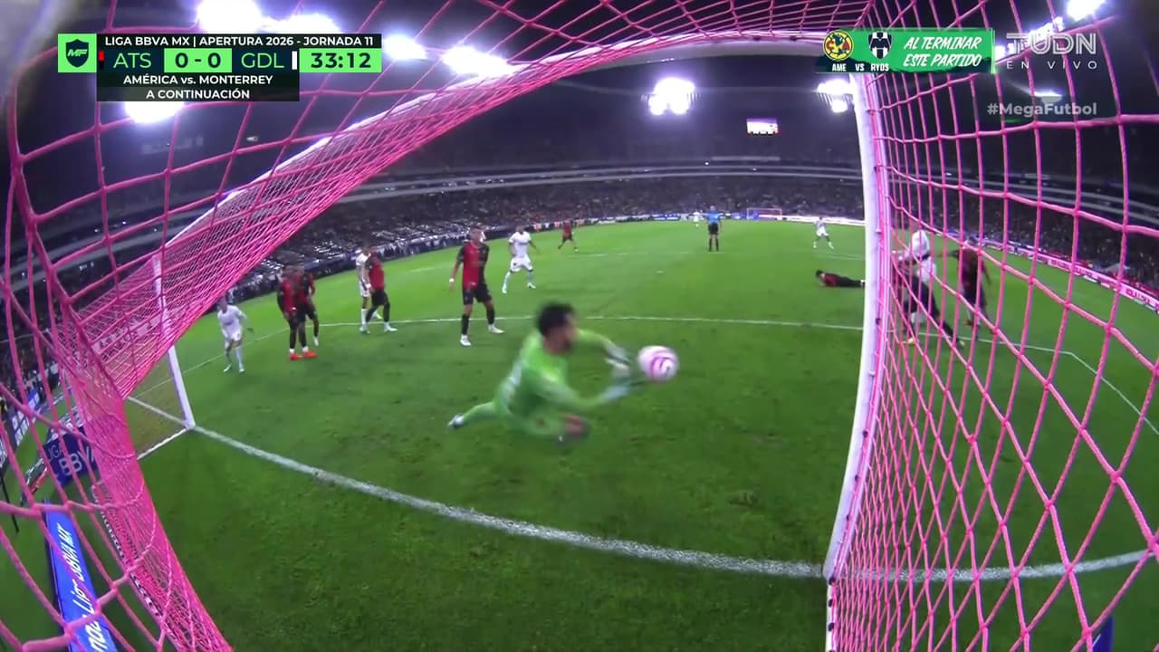 ¡Enferma atajada de Camilo Vargas! El colombiano está agrandado y vuelve a cerrarle la puerta al Rebaño