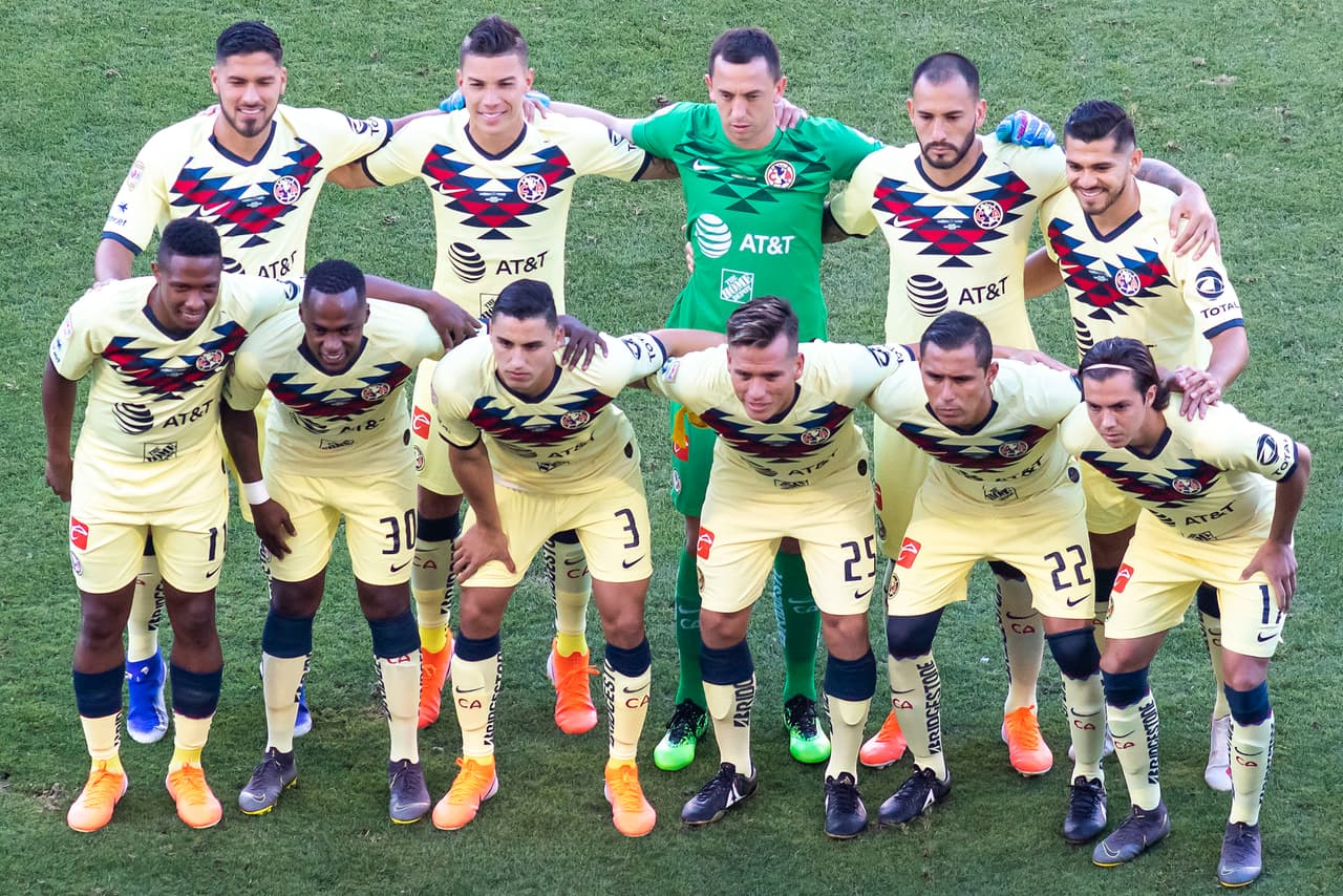 Las Águilas del América, campeones del Apertura 2018, quienes empezaron levatando el trofeo en el año futbolístico.