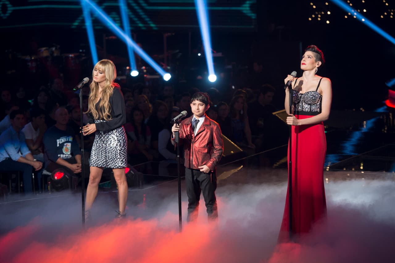 Los Moro, Cervantes, García y Barraza llegaron a la semifinal, en la cual hubo tremenda pelea entre Cristian y Noel, debido a una decisión del capitán, que le costó la eliminación de su equipo. Disfruta foto a foto todo lo que pasó en el show.