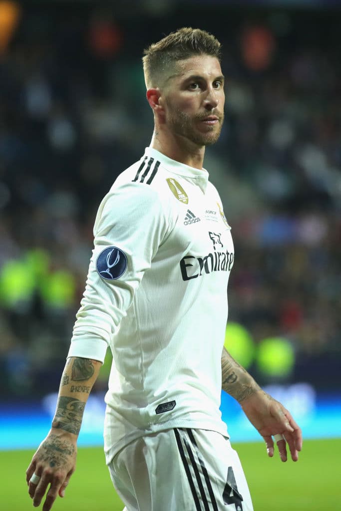 <b>Sergio Ramos</b>:
<br>Luego adoptó el pelo corto, que tomó con gran sorpresa a los periodistas, fotógrafos y compañeros en el club español.