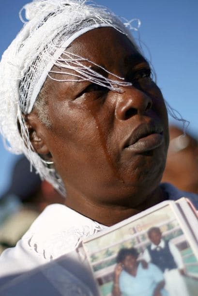 Se cumplió el primer aniversario del fatídico terremoto en Haití. Más de 230 mil personas perdieron la vida por el movimiento telúrico del que el país no ha logrado recuperarse, puesto que más de un millón de haitianos siguen sin hogar. Desde octubre una voraz epidemia de cólera azota la nación caribeña cobrando víctimas por miles, y amenazando con expandirse con mayor fuerza.