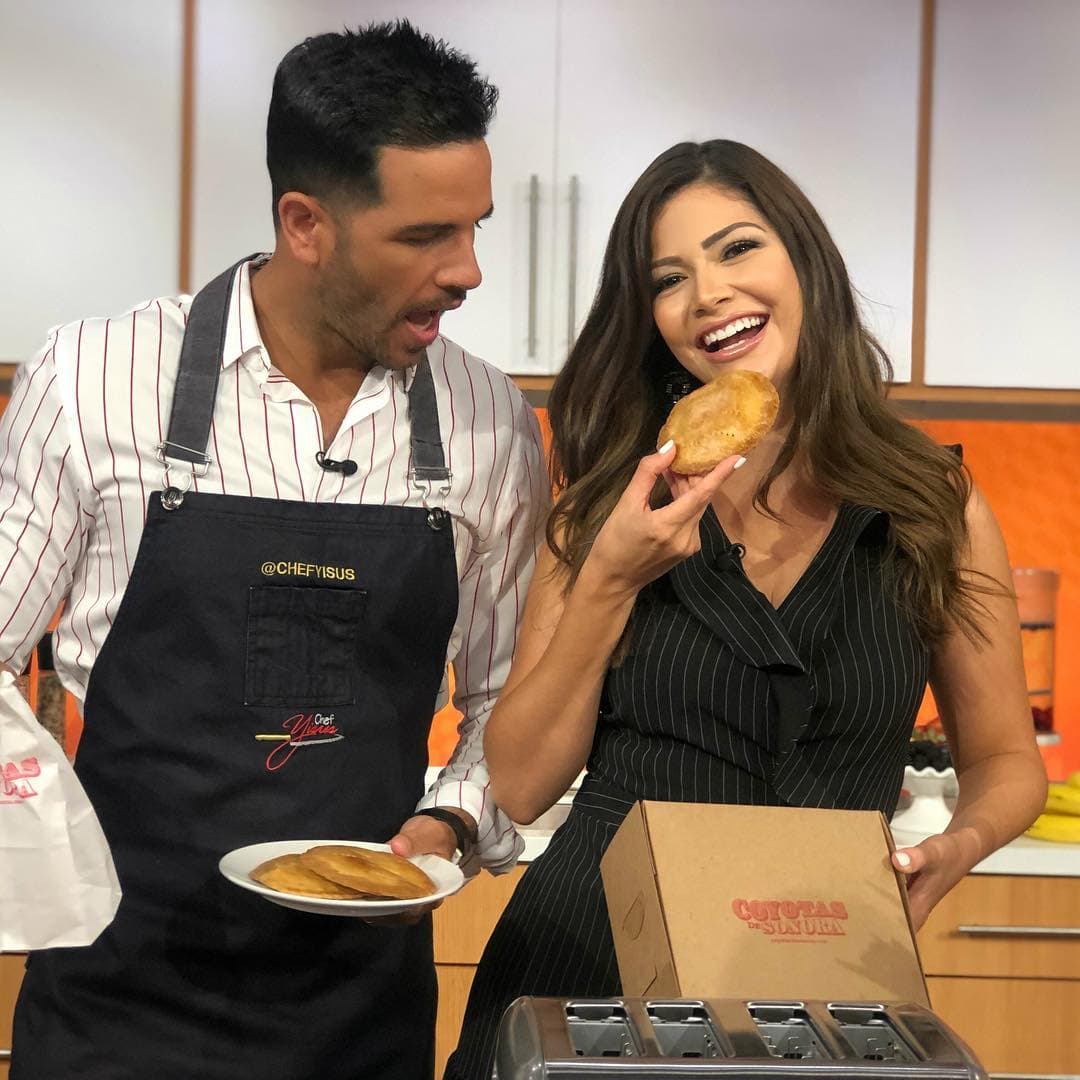 El mensaje del chef Yisus fue conmovedor pero también logró arrancarle risas a Ana Patricia. “Yo Anita, pierdo mi cliente principal en la cocina, eso me pesa, sé que a producción le vamos a ahorrar unos dineritos ahí en comida. Desde que empecé en el programa me diste la confianza y fuiste una de las que siempre me pedía ese desayuno".
<br>