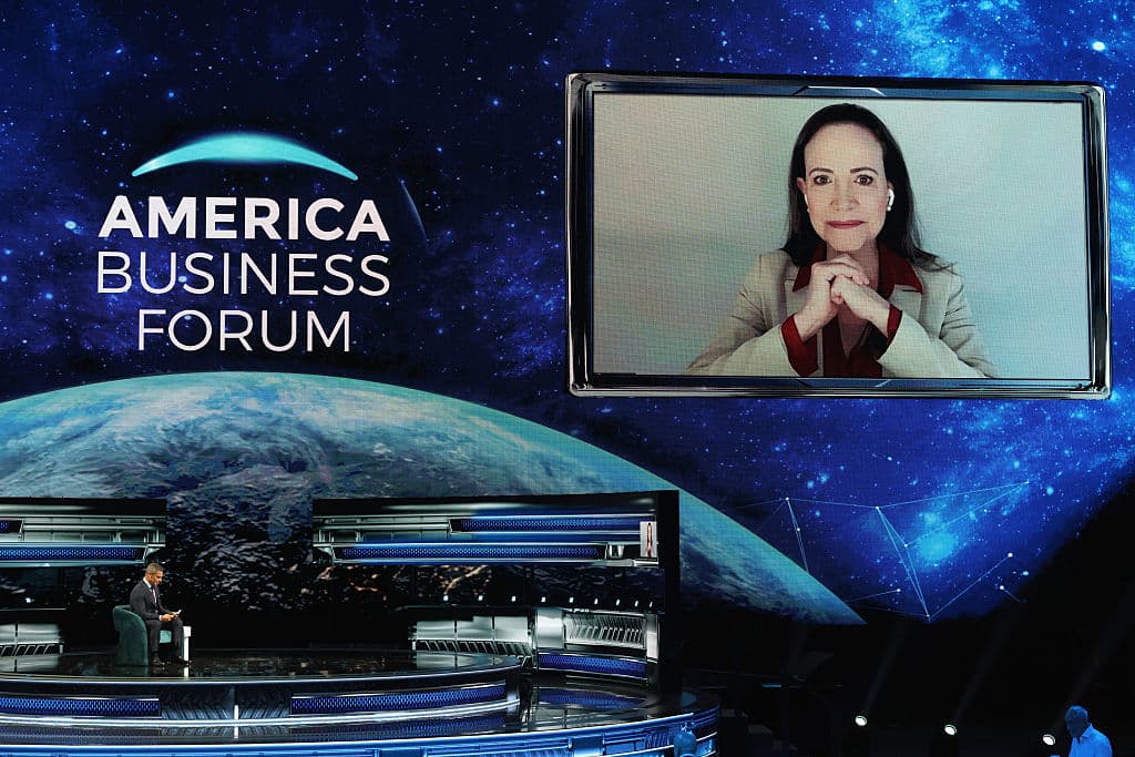 Celebridades del deporte, la política y los negocios en el America Business Forum de Miami