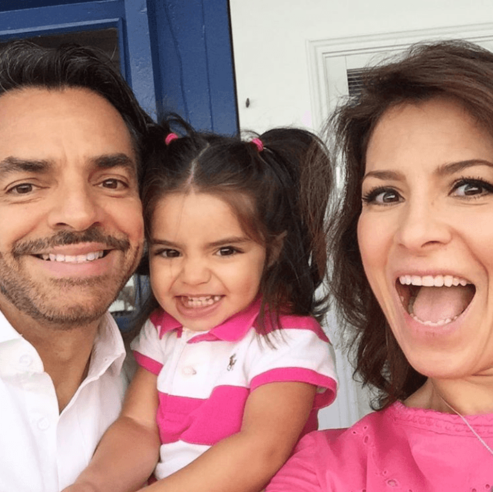 El 4 de agosto de 2014 recibieron a su única hija, Aitana Isabella, cuando el actor tenía 53 años y la cantante 43.