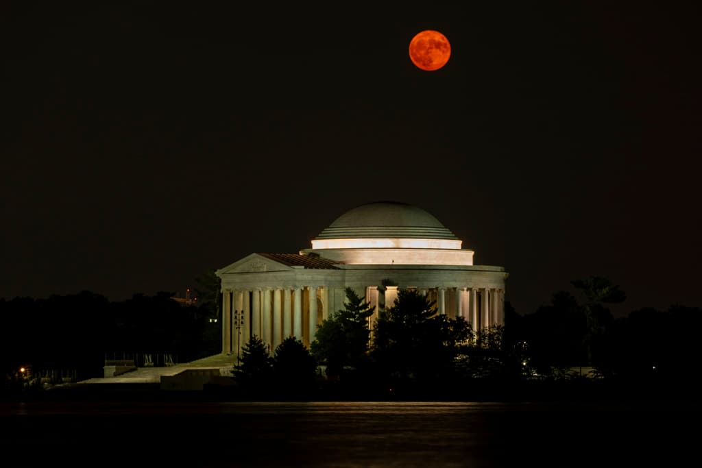 Se denomina de esturión porque en esta época abunda en los Grandes Lagos, en la frontera entre Estados Unidos y Canadá, ese pez gigante, que es considerado un fósil viviente.