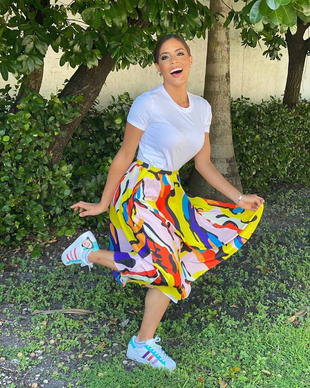 Con esta actitud de felicidad y entre tantos colores vistiendo a nuestra Fran, nos despedimos por esta semana, esperando contar como siempre con tu compañía y amor.