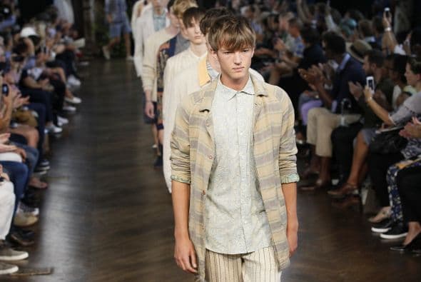 Un abrigo liviano de varios tonos ¡también le será súper útil!