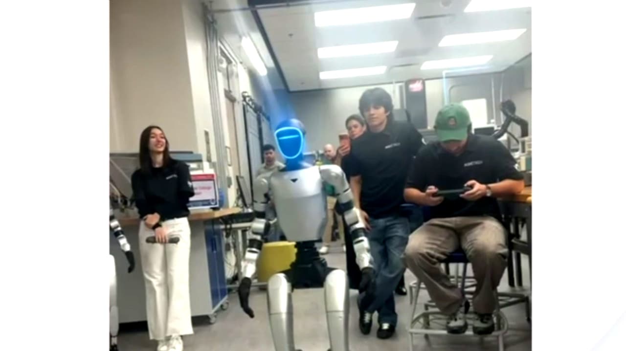Miami-Dade College inaugura centro de robótica e inteligencia artificial en Kendall