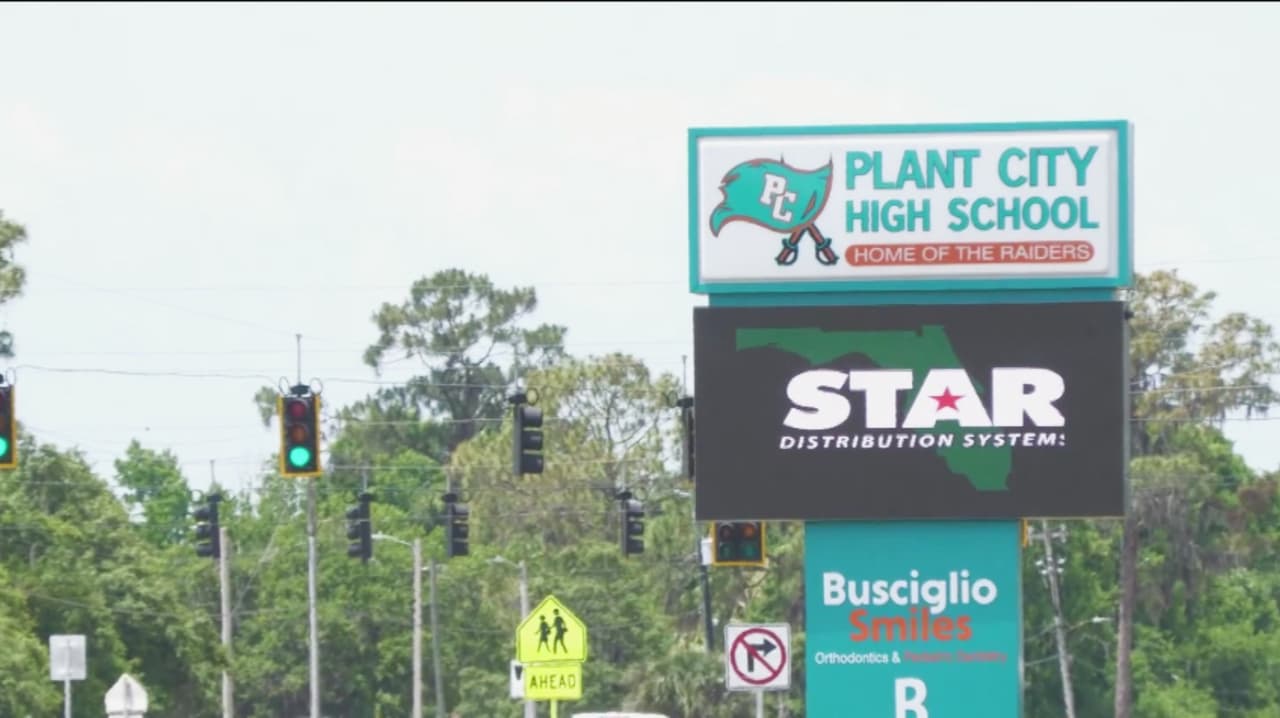 Cinco estudiantes arrestados por armas en secundaria de Plant City; prohíben mochilas