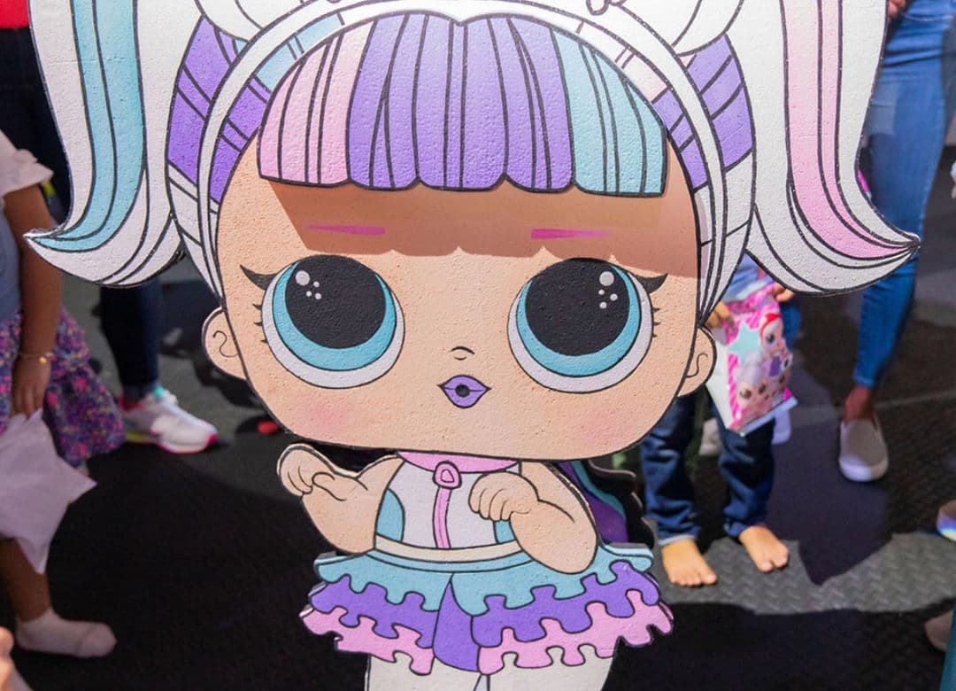 La piñata también fue hecha a la perfección para las cumpleañeras.