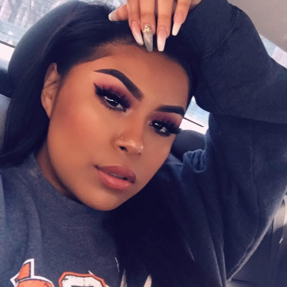 Familiares de Daisy Navarrete están 
<a href="https://www.univision.com/local/dallas-kuvn/familia-exige-justicia-por-el-asesinato-de-la-joven-daisy-navarrete-baleada-en-un-club-nocturno-de-dallas-video">realizando una cadena de oración para pedir por el eterno descanso</a> de la joven.
<br>