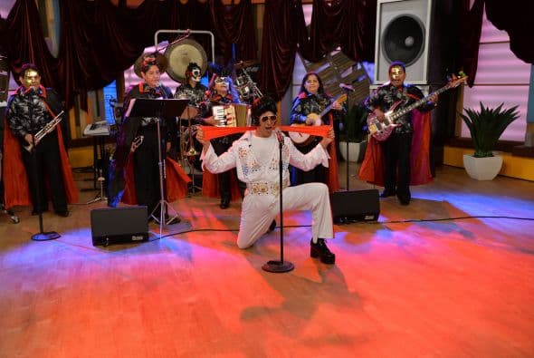 Este galán se entregó al máximo durante su presentación y le arrancó varios suspiros a nuestras conductoras.