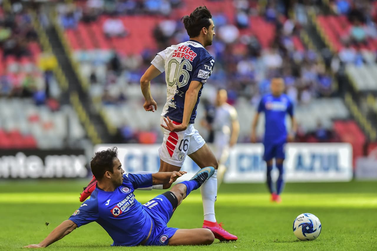 Con goles de Santiago Giménez, Jonathan Rodríguez y Juan Escobar, Cruz Azul consigue la voltereta y se lleva los tres puntos en el estadio Azteca.