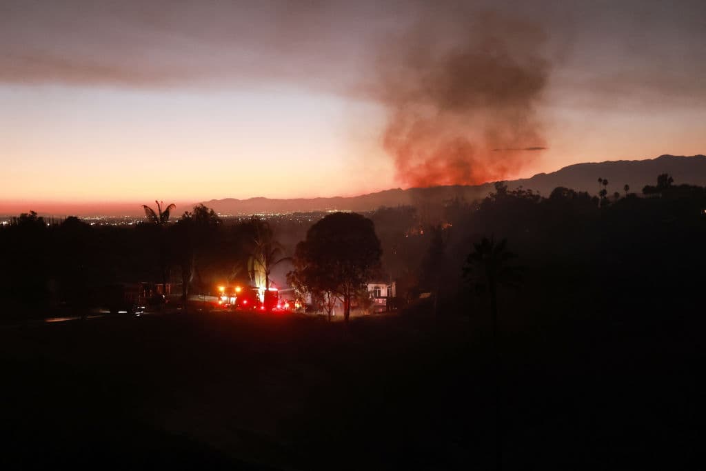 La alcaldesa de Riverside aseguró que buscan a los sospechosos del incendio para asegurarse de que paguen por su error imprudente. Al momento, públicamente, no han sido identificados.