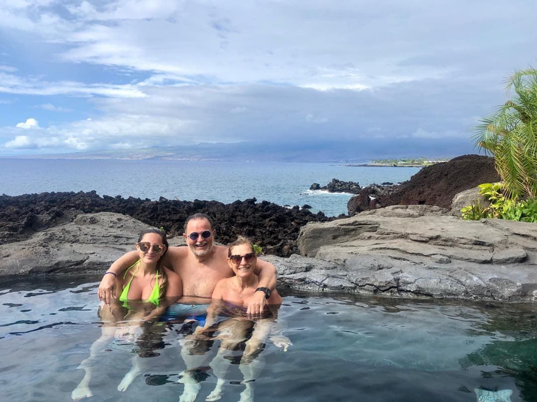 Raúl de Molina se encuentra disfrutando de unas vacaciones en Hawái junto a su familia.