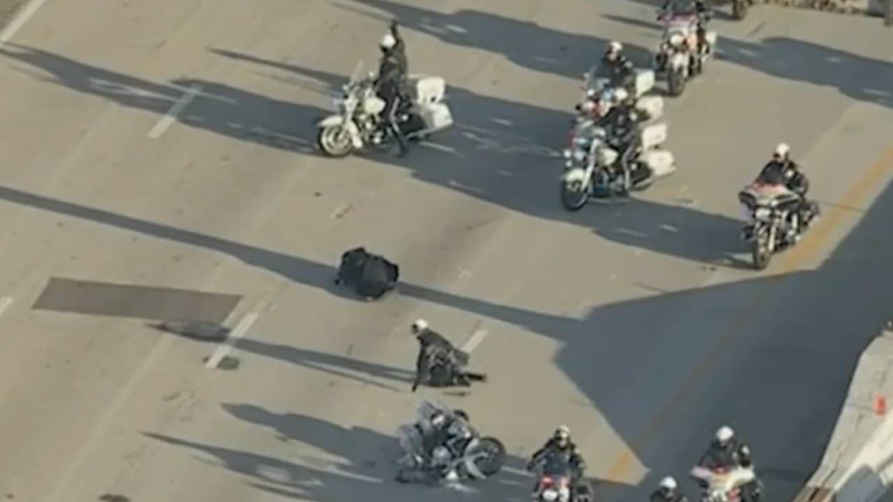 Dos policías cayeron de sus motocicletas en una caravana hacia un evento benéfico en Filadelfia