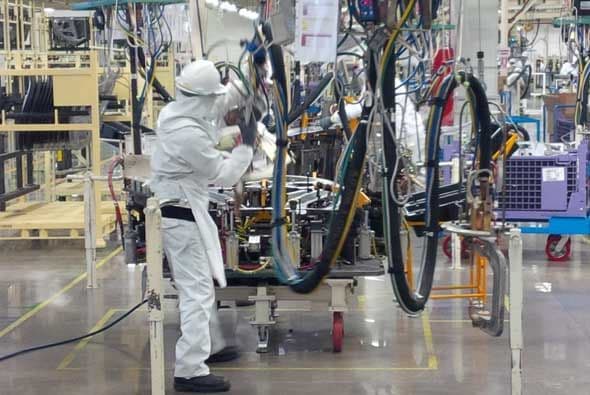 Localizado en Celaya, Guanajuato, la planta cuya inversión fue de $800 millones de dólares iniciará producción a menos de dos años del inicio de su construcción a principios de 2012, y empleará a 3,200 asociados con una capacidad anual de 200,000 vehículos y motores cuando está alcance la producción completa a finales de año. Además de su Honda Fit 2015, la planta comenzará la producción a finales de año de todas las nuevas compactas SUV. La apertura de la Planta en Celaya incrementa la capacidad anual de producción de automóviles en Norte América en un aproximado de 1.92 millones de unidades.