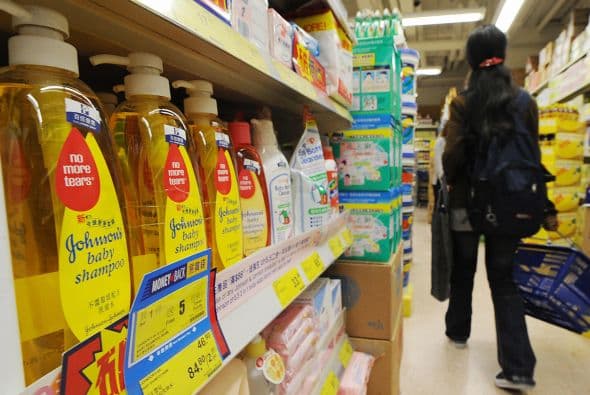 Debes estar alerta porque incluso hay empresas que pagan para que sus productos sean ubicados a esa altura en los estantes.