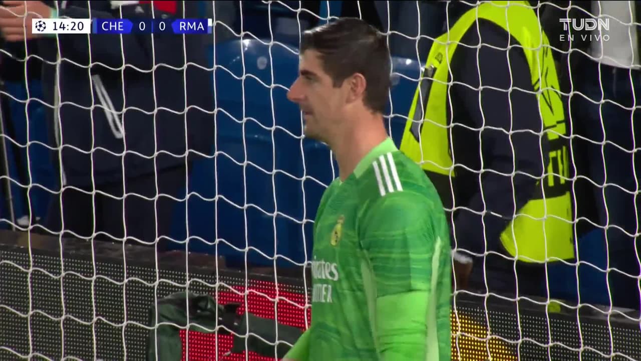 ¡TIRO ATAJADO! disparo por Reece James.