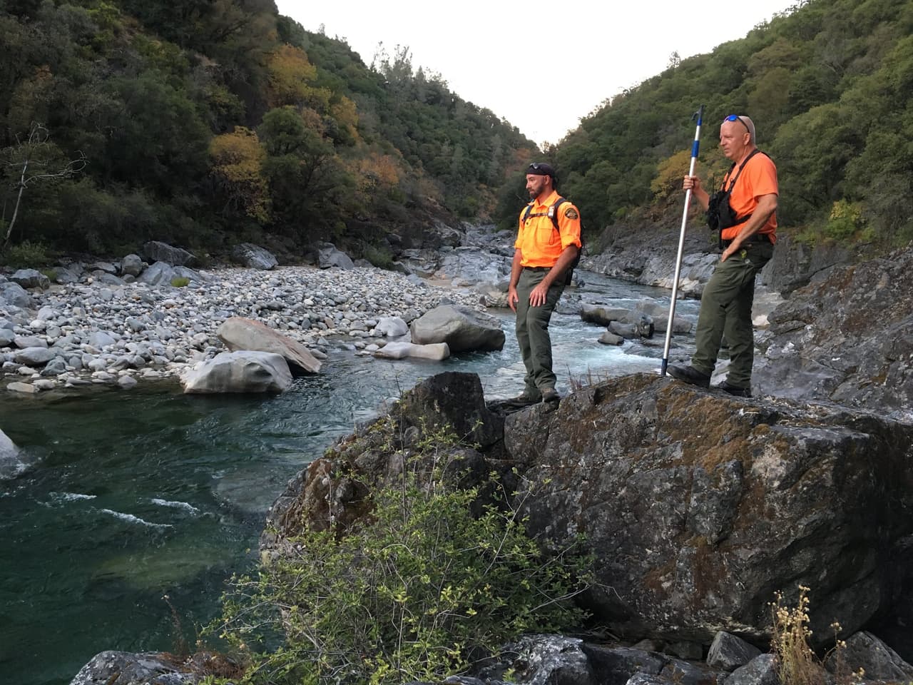 Un hombre es arrastrado por el río Yuba cuando intenta rescatar a su hija