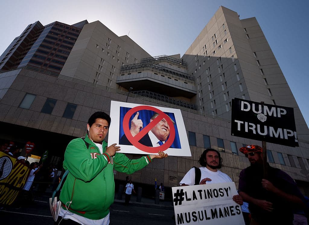 Por qué no puede decirse que haya un 'efecto Trump' en solicitudes de ciudadanía de hispanos en EEUU