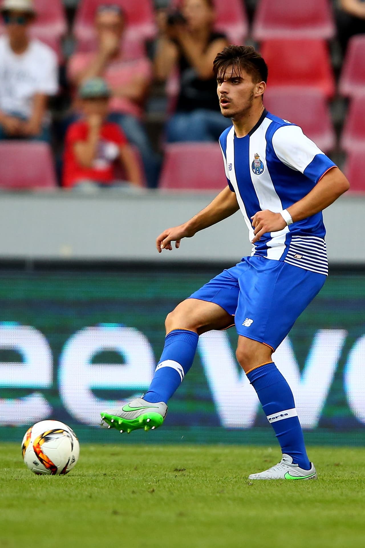 6. Ruben Neves (19 años) - Mediocampista - F.C. Porto