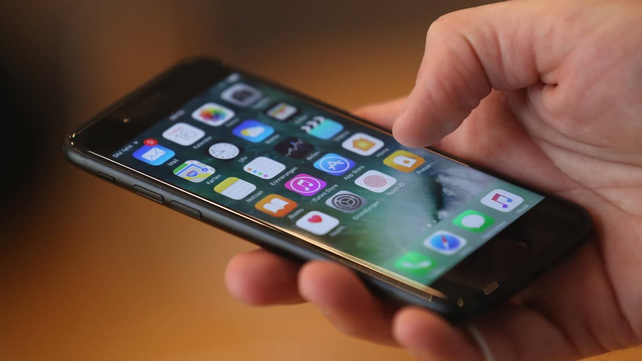 ¿Sabías que el uso excesivo del celular puede afectar la fertilidad masculina? El Dr. Juan explica las razones