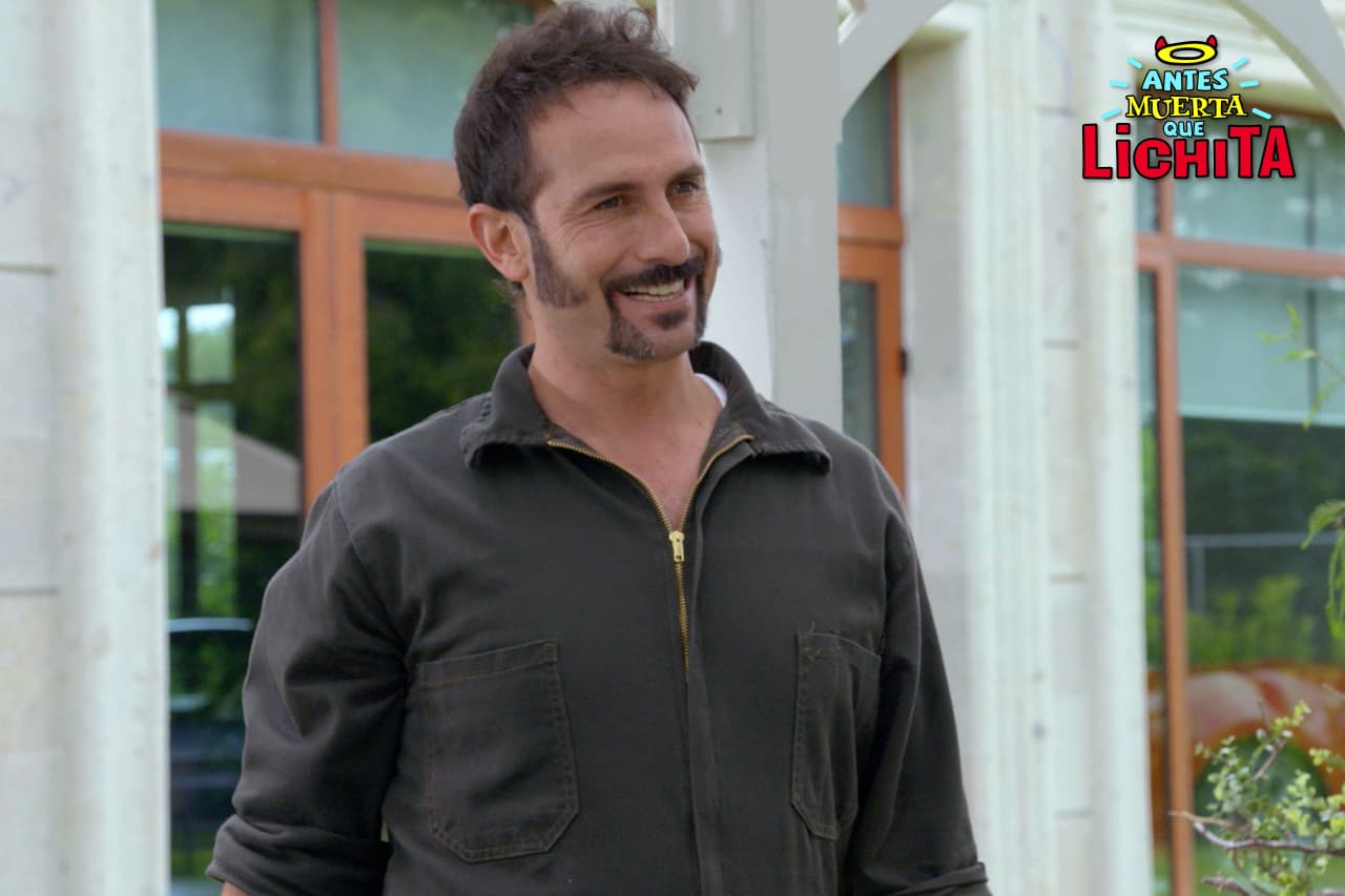 Gumaro comienza a trabajar en la mansión de Toledo y Mondragón como el nuevo mozo.