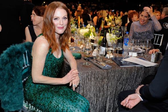Julianne Moore desde su asiento, muy atenta.