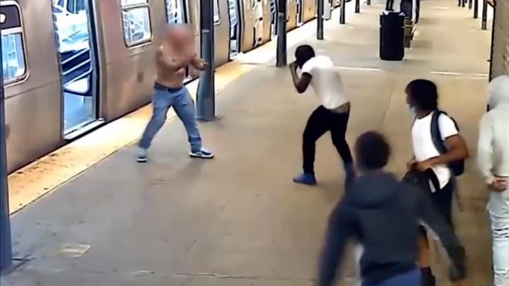 Atacan 5 sujetos a hombre en el Metro y le roban $7,500 en joyas