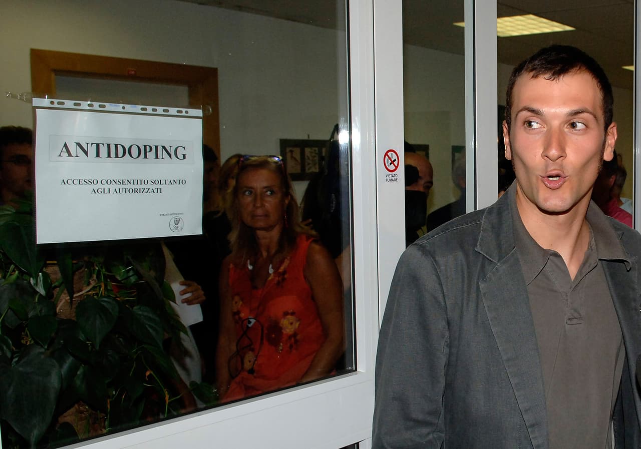 La Operación Puerto marcó el deporte del ciclismo español, pues había un laboratorio donde se realizaban prácticas sospechosas con anabolicos, esteroides, bolsas con plasma y glóbulos rojos, hormonas de crecimiento o EPO. Se vieron involucrados numerosos ciclistas e incluso ganadores del Tour de Francia.