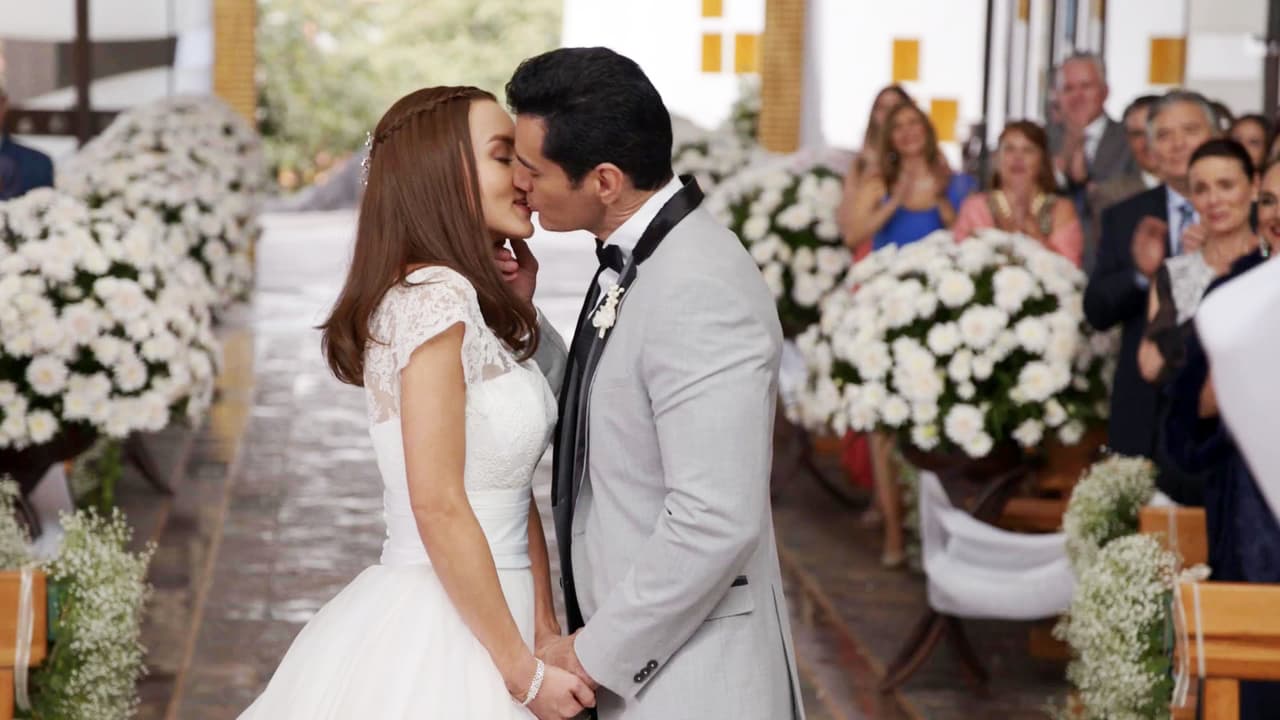 El final del remake de 'Lazos de amor' terminó con Ana Laura y Ramiro sellando su amor frente al altar.