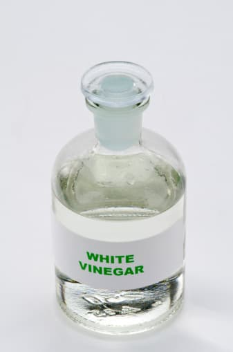 <b> Vinagre. - </b>Se puede traer siempre que su producción no sea artesanal, esté sellado de forma hermética y cumpla con los registros y normatividad de las autoridades sanitarias.