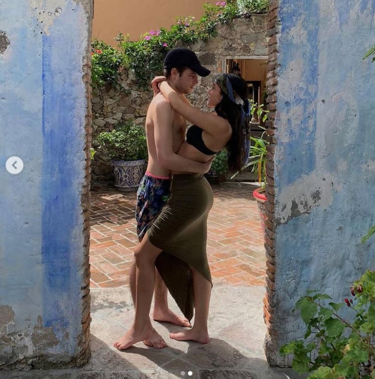 "Es divina y
<b><a href="https://www.youtube.com/watch?v=hf5_GCX9pVc&t=258s" target="_blank"> le hace muy bien (a Nicolás) </a></b>y se llevan muy bien", dijo en la entrevista presentada este lunes 4 de octubre. 
<br>