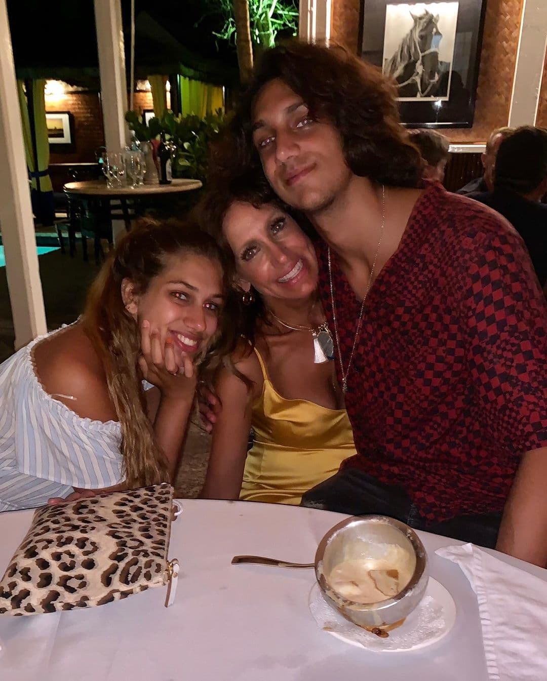 Por ello, aprovechan cada oportunidad que tienen para estar juntos y volver a sentir la cálida unión familiar.