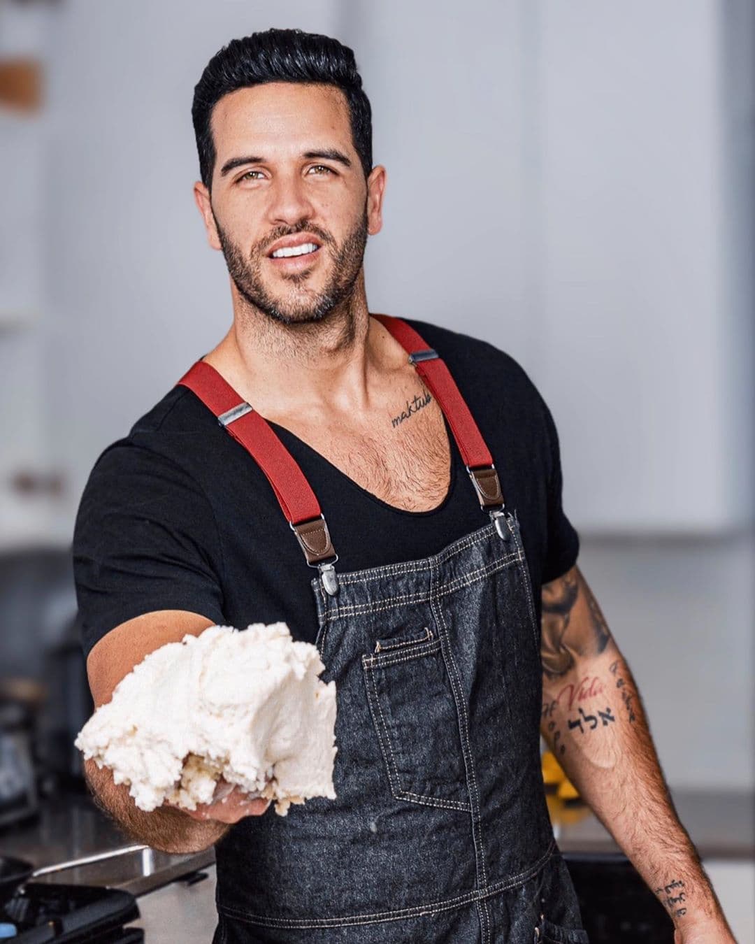 Pero la vida llevó a Yisus Díaz por otro camino y descubrió su pasión por la gastronomía.