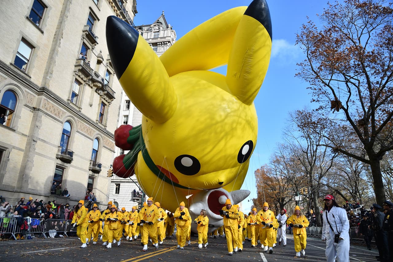 Pikachu inundando de amarillo, como cada año, las calles de Midtown Manhattan, a través de las 2.5 millas que recorre el desfile.