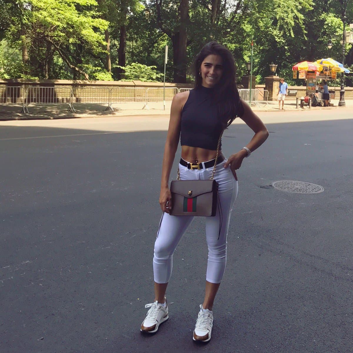 <b><a href="http://www.univision.com/temas/barbara-de-regil">Bárbara</a></b> es una mujer llena de vitalidad, es por eso que confesó que su rutina de ejercicio consta de bicicleta, correr y hacer pesas, y no hay un día en el que no haga este entrenamiento.