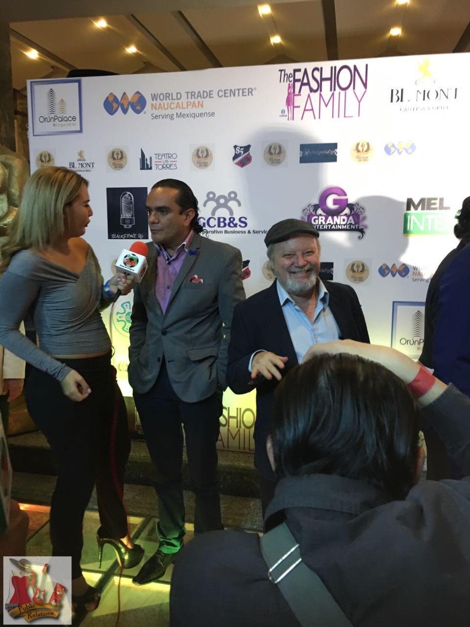 Con gran motivación, el actor, quien también ha participado en telenovelas como ‘La vecina’, ‘Mi corazón es tuyo’ y ‘Libre para amarte’, compartió que aunque gana dinero como taxista quiere “seguir viviendo del espectáculo, del aplauso y de la risa del público”.