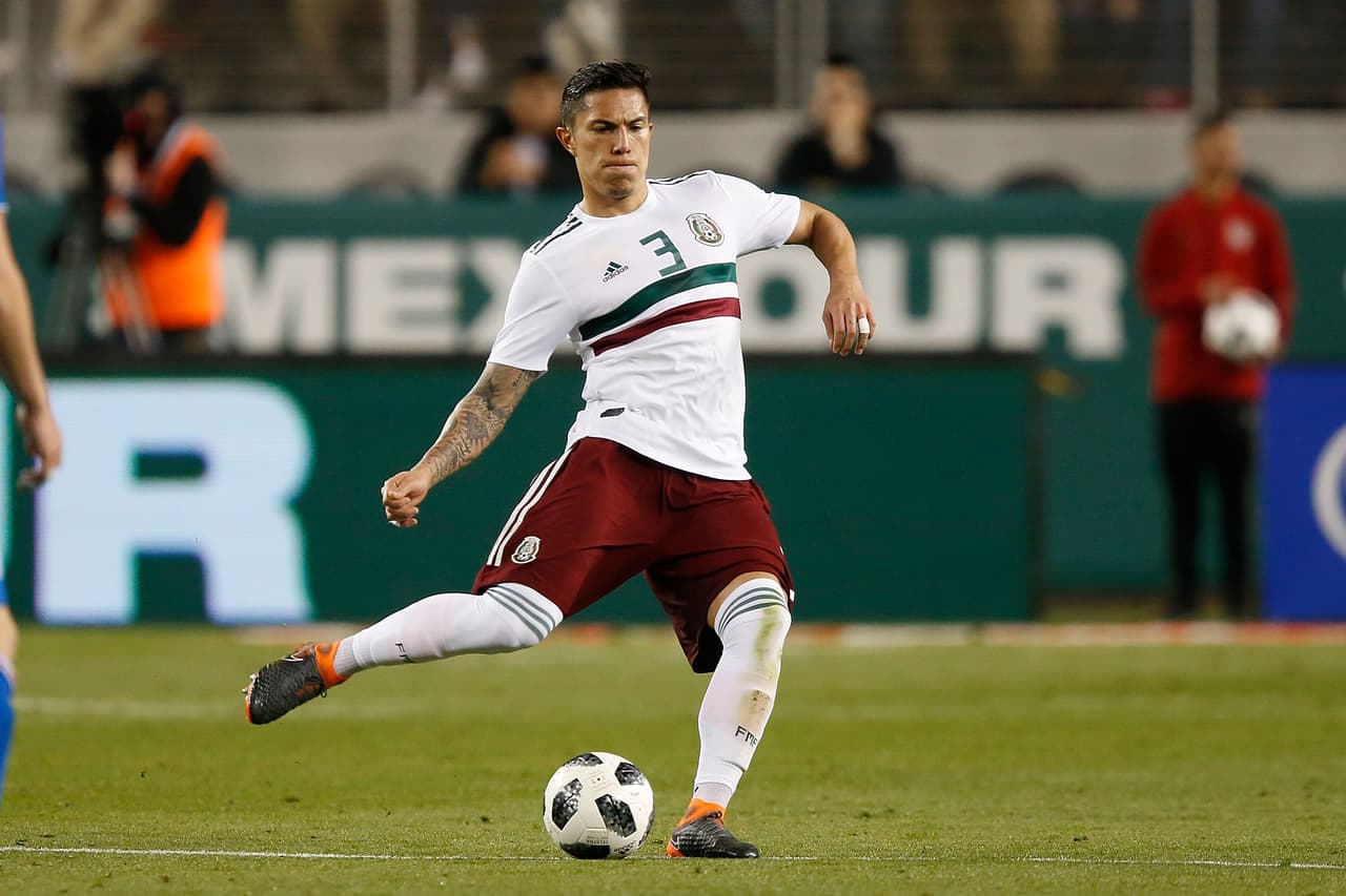 Carlos Salcedo (Eintracht Frankfurt): debutante. Mantendrá el 3.