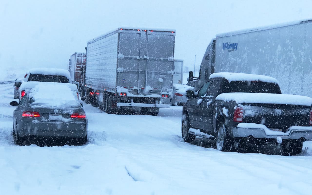 Las nevada y lluvias también obligaron al cierre parcial 
<b>de la vía 33 que va hacia el Bosque Naccional Los Padres. </b>Ambos carriles de la carretera 33 se encuentran cerrados entre entre 
<b>Wheeler Gorge y Lockwood Valley Rd. </b>debido a la nieve y el hielo.