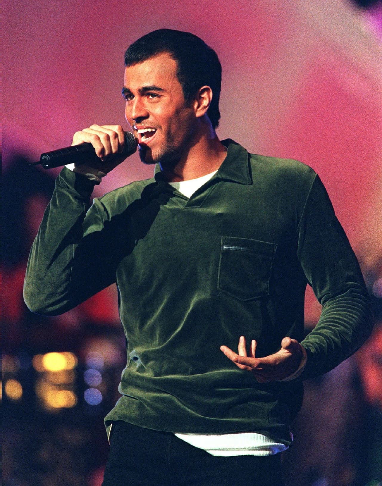 'Trapecista', 'Por Amarte' y otras canciones endulzaron el oído de las amantes del pop de la década.