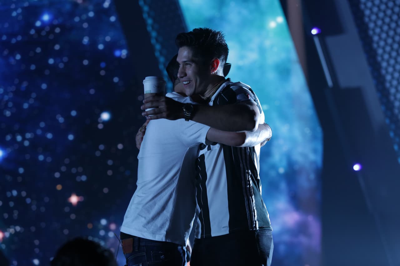 Una de las sorpresas que ocurrieron en los ensayos fue la visita de Chyno Miranda a Jacob Forever.