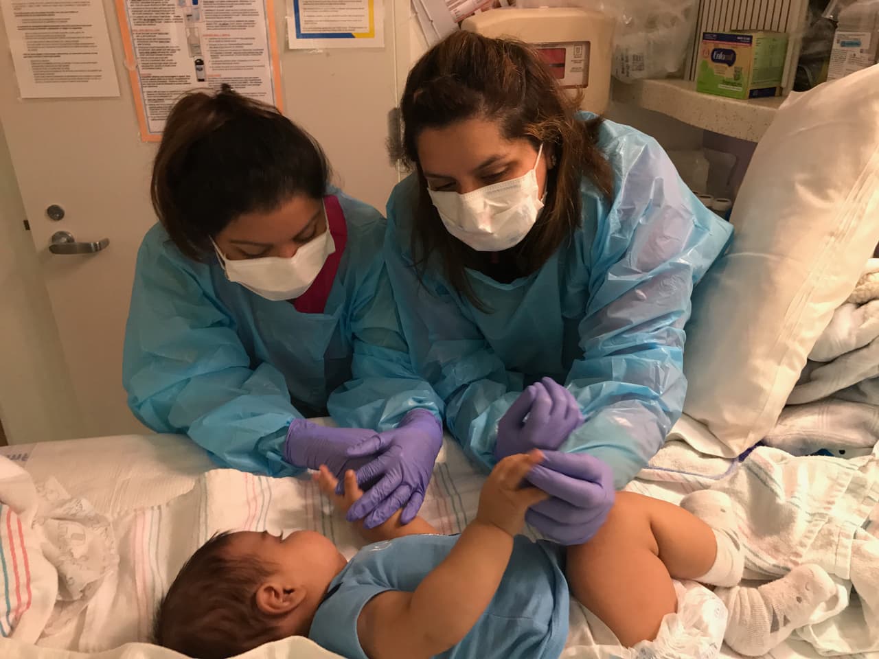 Así se recibía a las visitas en el estéril cuarto donde estuvo Sebastián durante casi un mes. Hubiera podido ser mucho más tiempo.