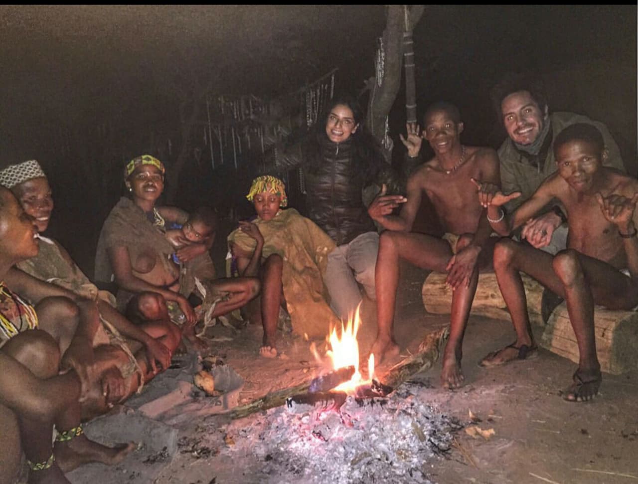 Los enamorados compartieron con una tribu, donde estuvieron aprendiendo de su habitat y sus costumbres.