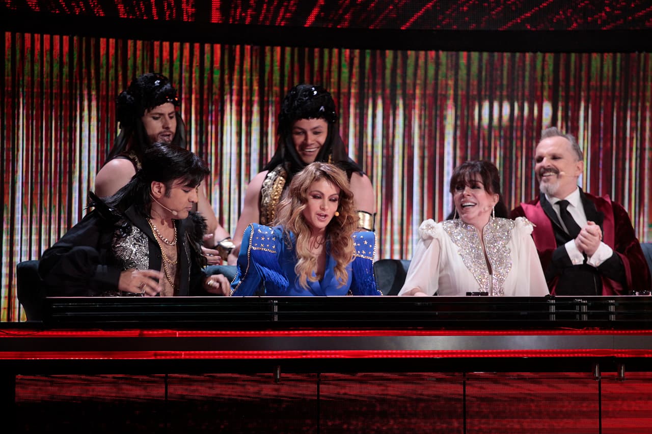 Ya en su lugar, Albertano fue felicitado por sus compañeros.