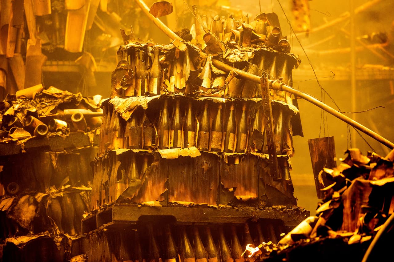 El Castello di Amorosa es el proyecto personal del bodeguero de cuarta generación, Dario Sattui, que también posee y opera la Bodega V. Sattui, el nombre de su bisabuelo fue quien originalmente estableció una bodega en San Francisco en 1885.