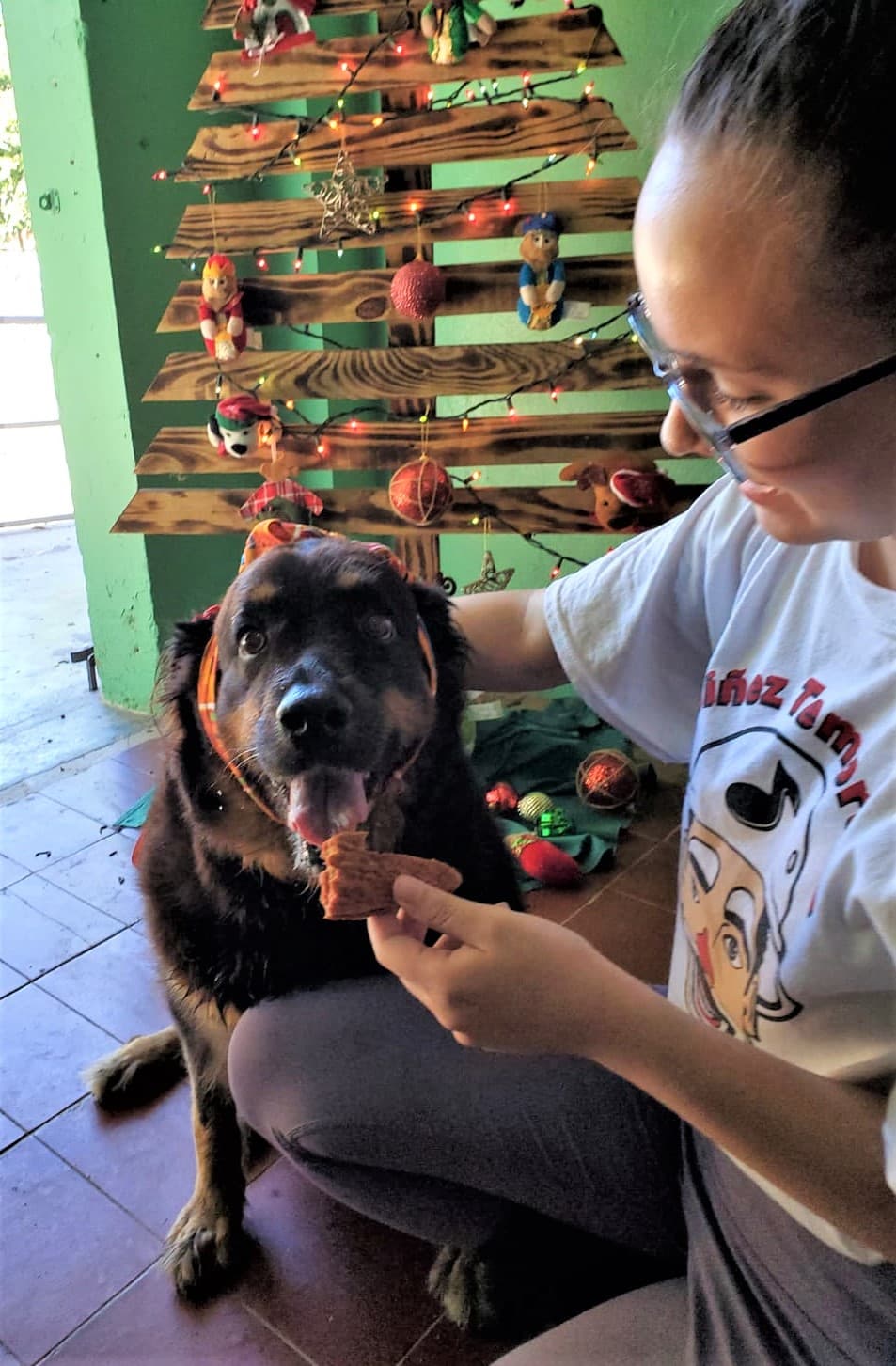 María alimenta a Britney