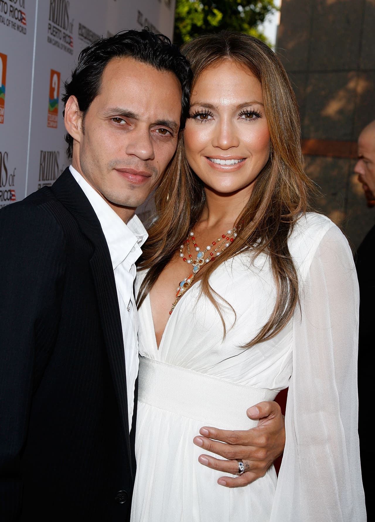 Los cantantes se casaron en junio de 2004. Casi cuatro años después de su boda, se convirtieron en padres por partida doble con sus mellizos Emme Maribel Muñiz y Maximilian David Muñiz, quienes nacieron el 22 de febrero de 2008.