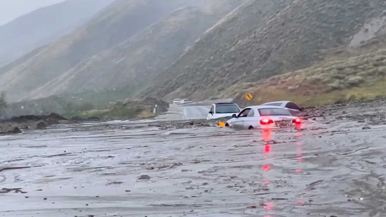 Rescate en Riverside: 6 personas quedan atrapadas por deslave en San Jacinto